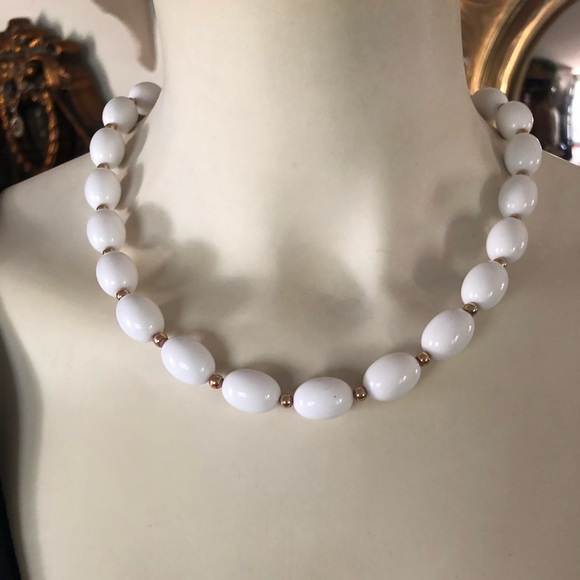 Vintage White Beaded Necklace 